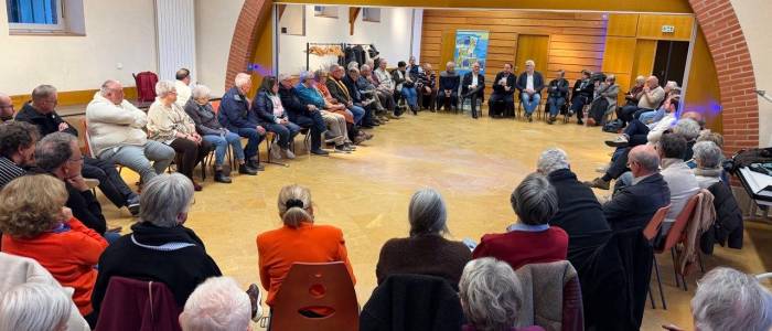 À Saint-Symphorien-sur-Coise, la 80e réunion publique du conseil de circonscription fait le grand écart entre les enjeux mondiaux et les réalités locales